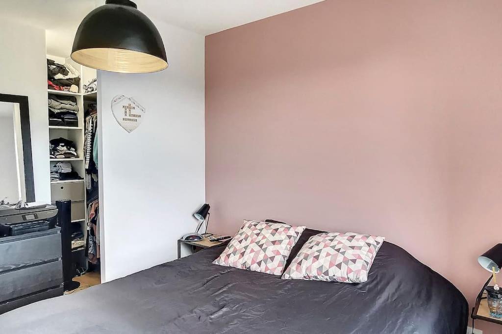 Duplex En Rez De Jardin Apartment Neuville sur Saone Bagian luar foto