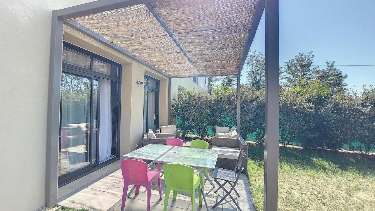 Duplex En Rez De Jardin Apartment Neuville sur Saone Bagian luar foto